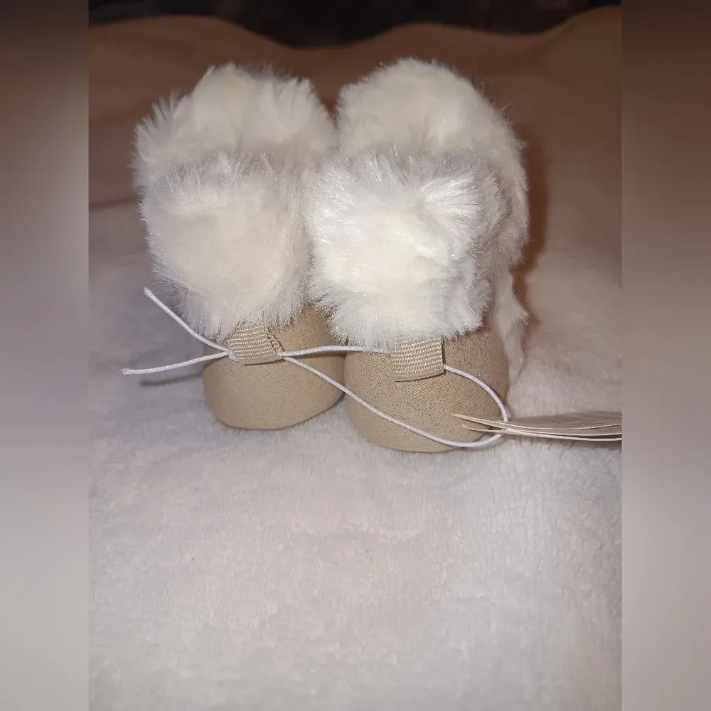 Old Navy Unisex Cozy Faux-Fur Tan Baby 6-12M Booties NWT